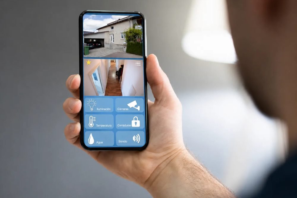 App movil de domotica con control de iluminacion, camaras, temperatura y cerraduras