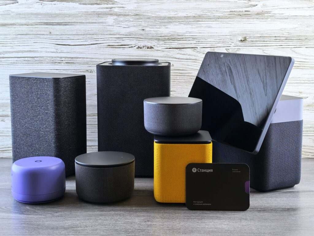 Google Home vs Alexa: cuál elegir en 2026 (comparativa)